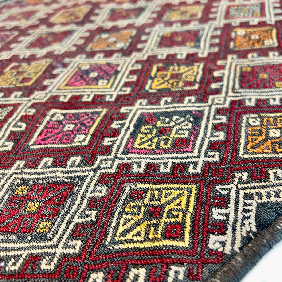 Atlin Vintage Turkish Embroidered Kilim Rug | 1'6" x 2'7" - Apartment F