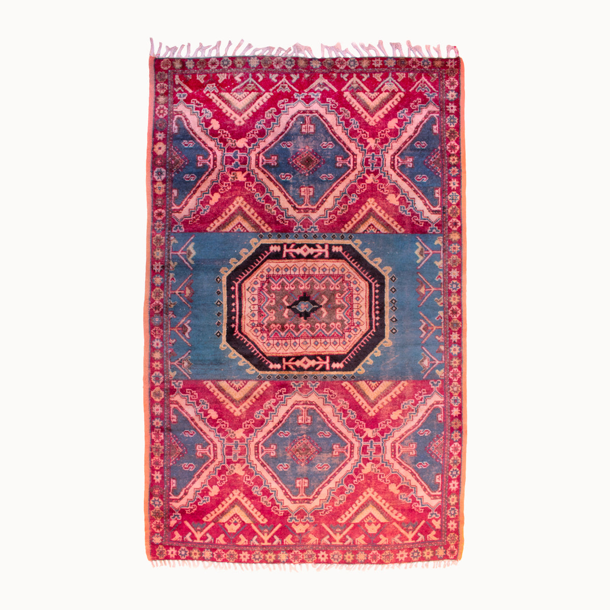 Vintage Moroccan Taznakht wool rug hand-knotted by artisans measuring 5'6" x 8'11"