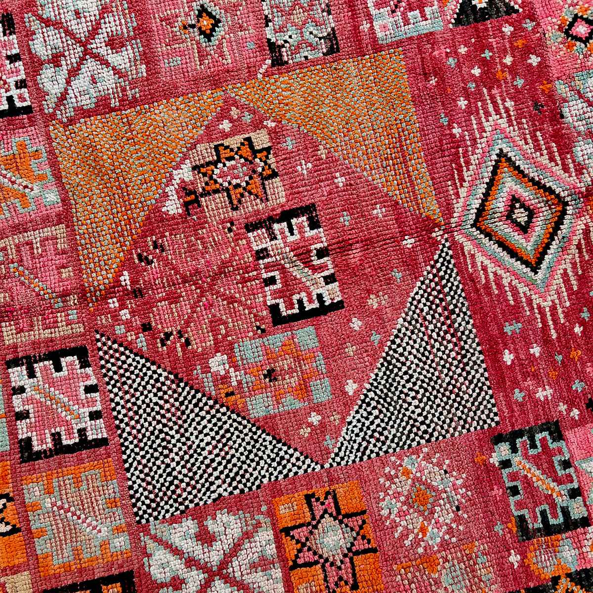 Zephyrine Vintage Moroccan Rug | 5'7" x 7'5" - Apartment F