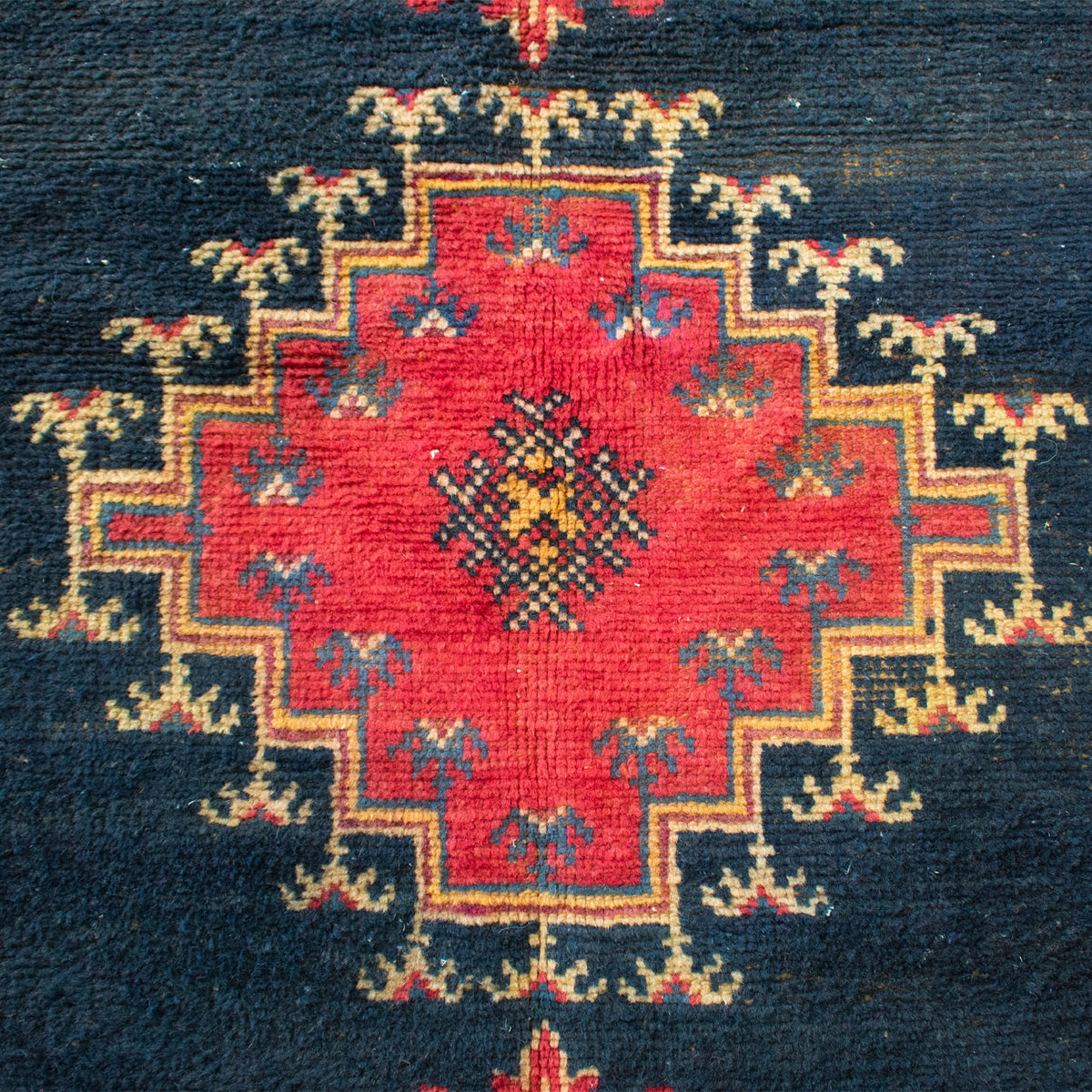 Danni Vintage Moroccan Medallion Taznakht Rug | 3'9" x 6'8" - Apartment F