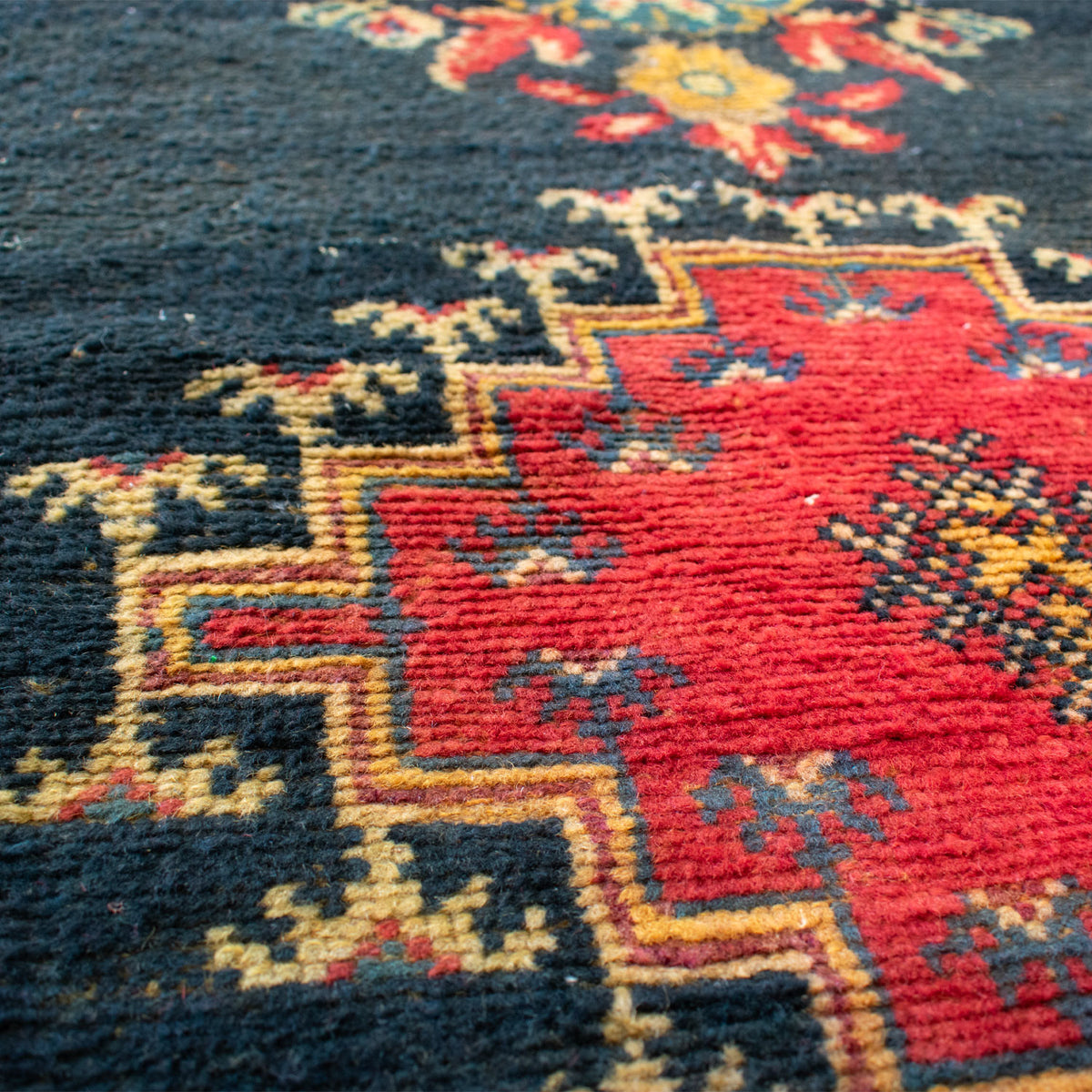 Danni Vintage Moroccan Medallion Taznakht Rug | 3'9" x 6'8" - Apartment F