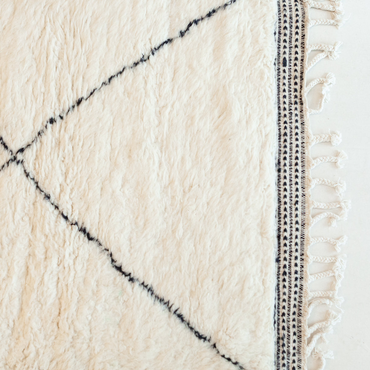 Ziri Contemporary Moroccan Beni Ourain Rug | Multiple Sizes - Apartment F